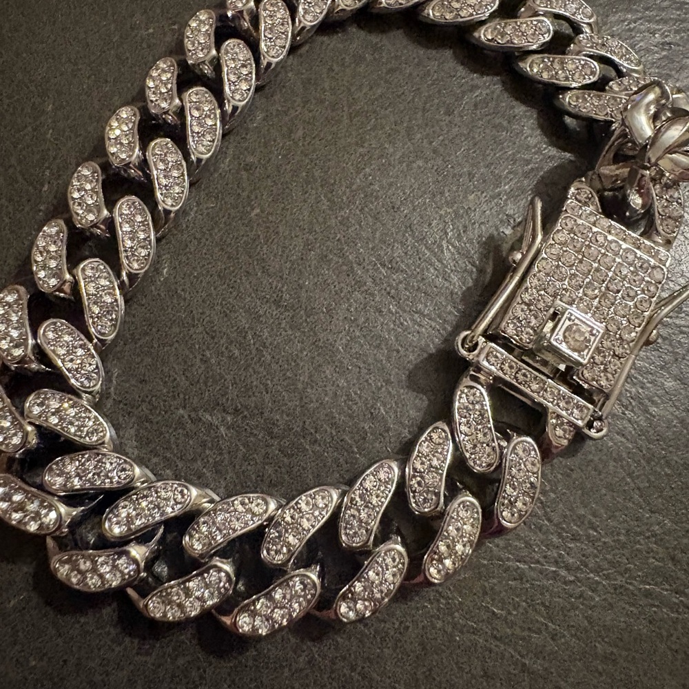 Elegant Silver Chain Bracelet with Crystal Accents